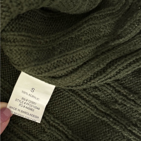 Pink Rose Sleeveless Cropped Green V-Neck Sweater Vest - Picture 7 of 11